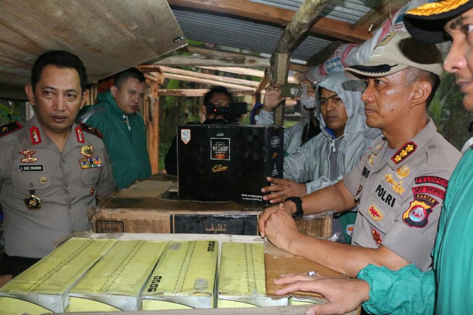 Polda Banten Beri Bantuan Untuk  Korban  Kebakaran  Baduy 