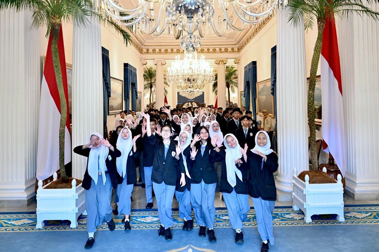 Melihat Istana dari Dekat